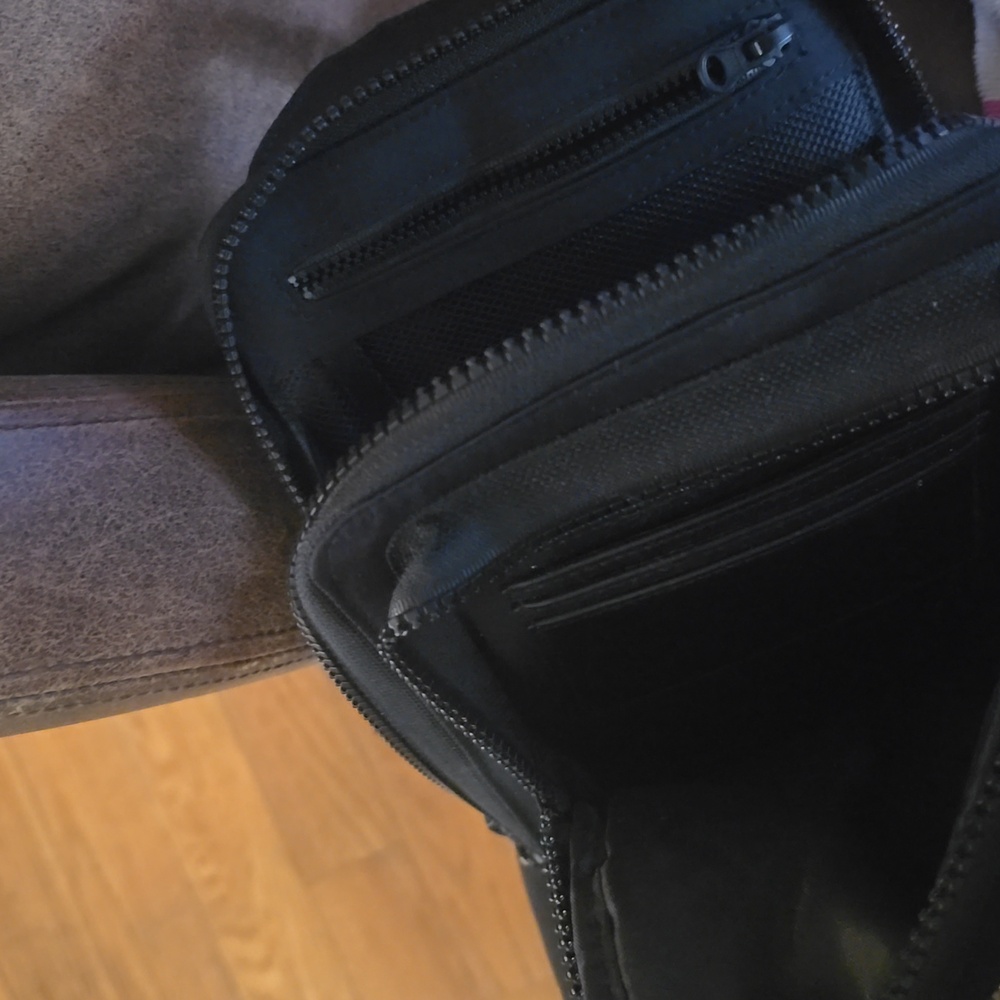 BEIS Black Crossbody Bag - Picture 3 of 4